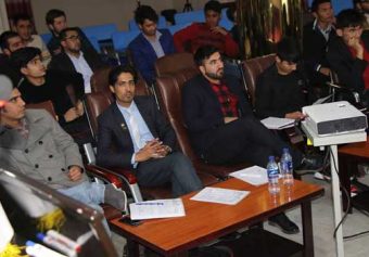 بحث روی موضوع “سیستم مالیه در افغانستان”